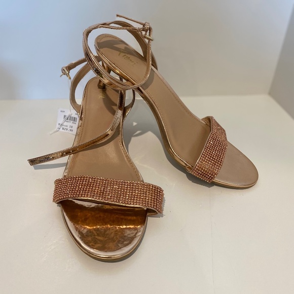 High heal strappy sandals - Picture 1 of 4